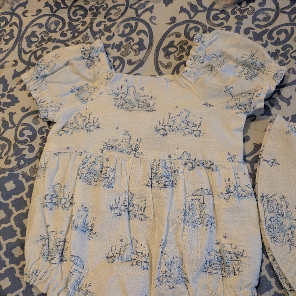 Baby Gap Multicolored 2 PC Lining Romper/Hat Set 12-18 M